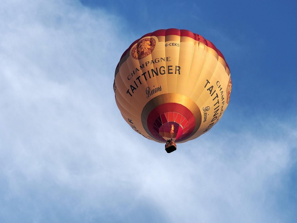 balloon, hot, air, tattinger, champagne, reims, hot air balloon, lift, high, sky, up, upwards, rising, nature, heat, suspended, basket, buoyancy, buoyant, rise, flight, flame, burner, propane, gas, burn, bubble, sparkle, sparkling, luxury, expensive, wine, grape, pinot noir, chardonnay, blanc de blancs, blue wine, blue bubbles
